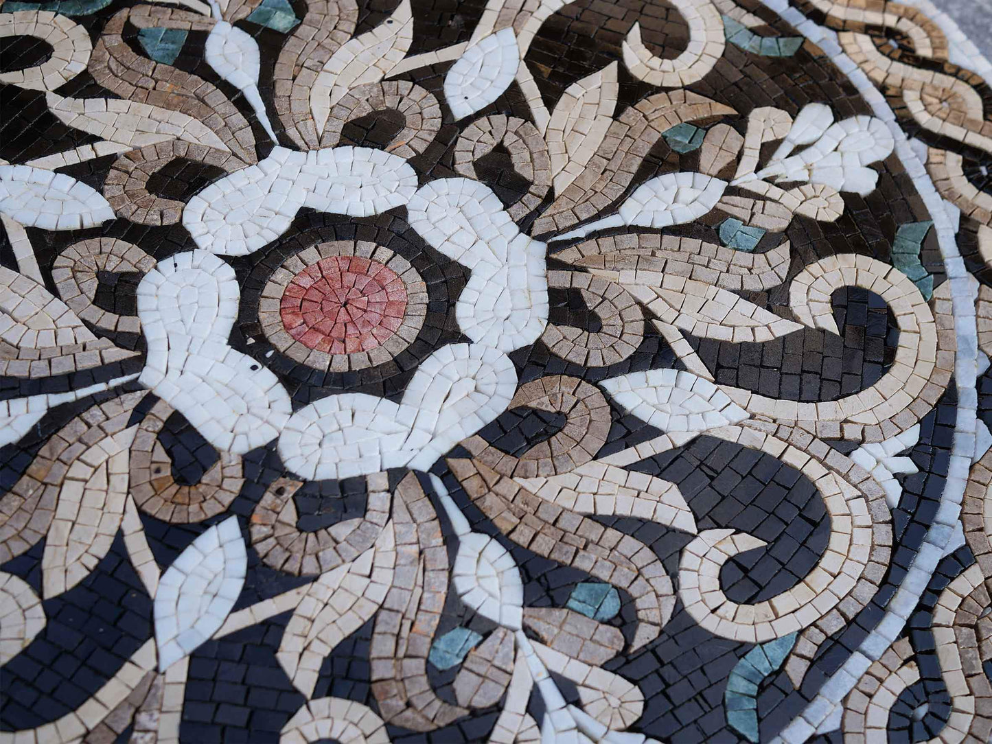 Jacinth VI Medallion - Mosaic Art