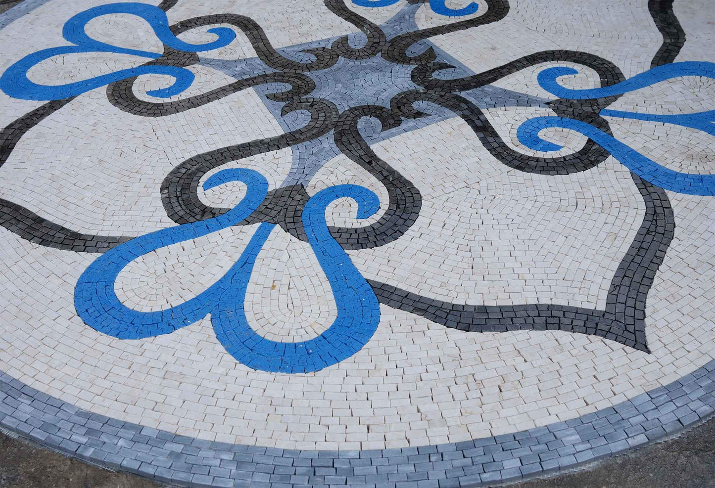 Panni Mosaic IV - Medallion