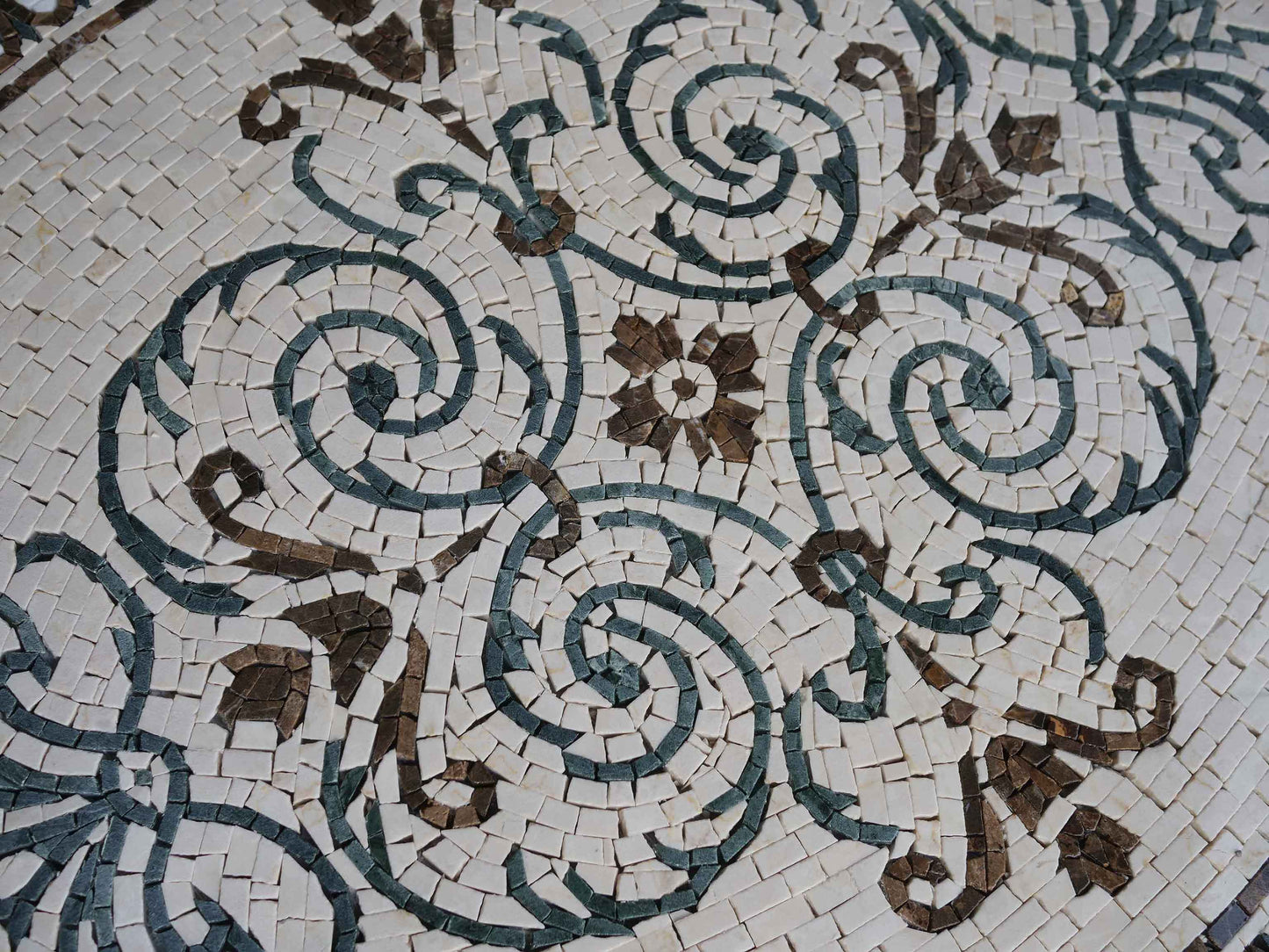 Landia Arabesque Mosaic Rug