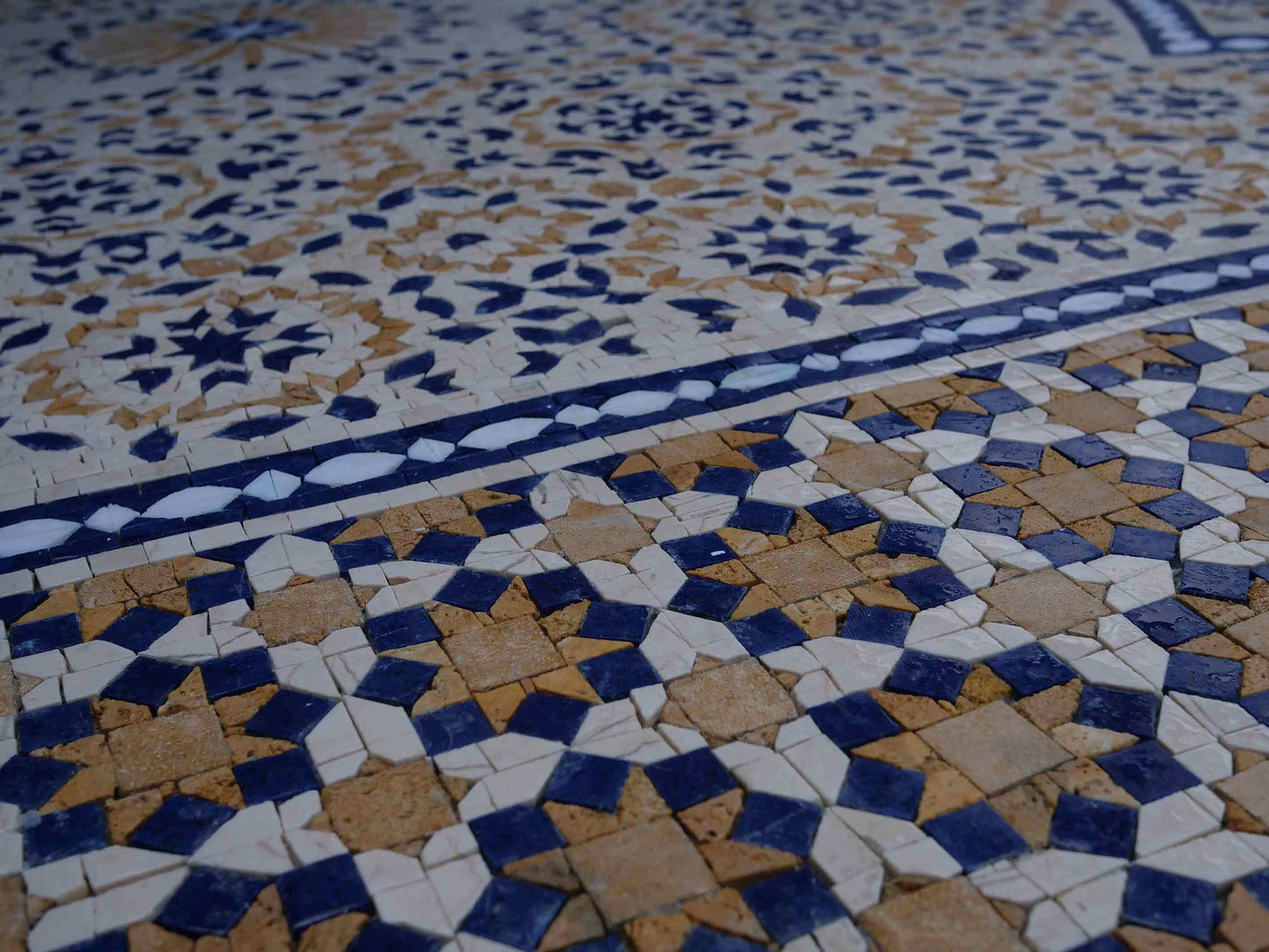 Round Mosaic Pattern Art