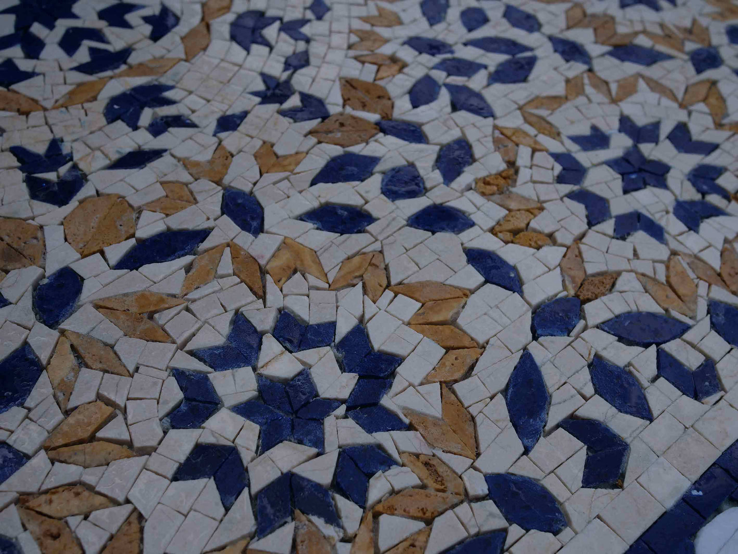 Round Mosaic Pattern Art