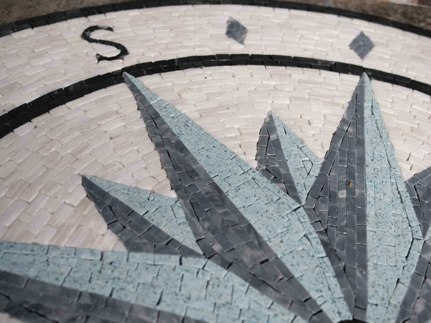 Mosaic Medallion - Blue Shades Compass