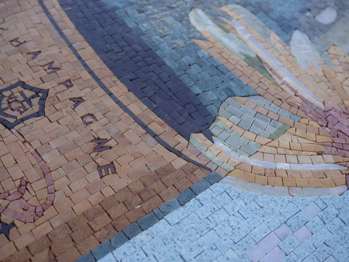 Mosaic Art - Fish & Champagne