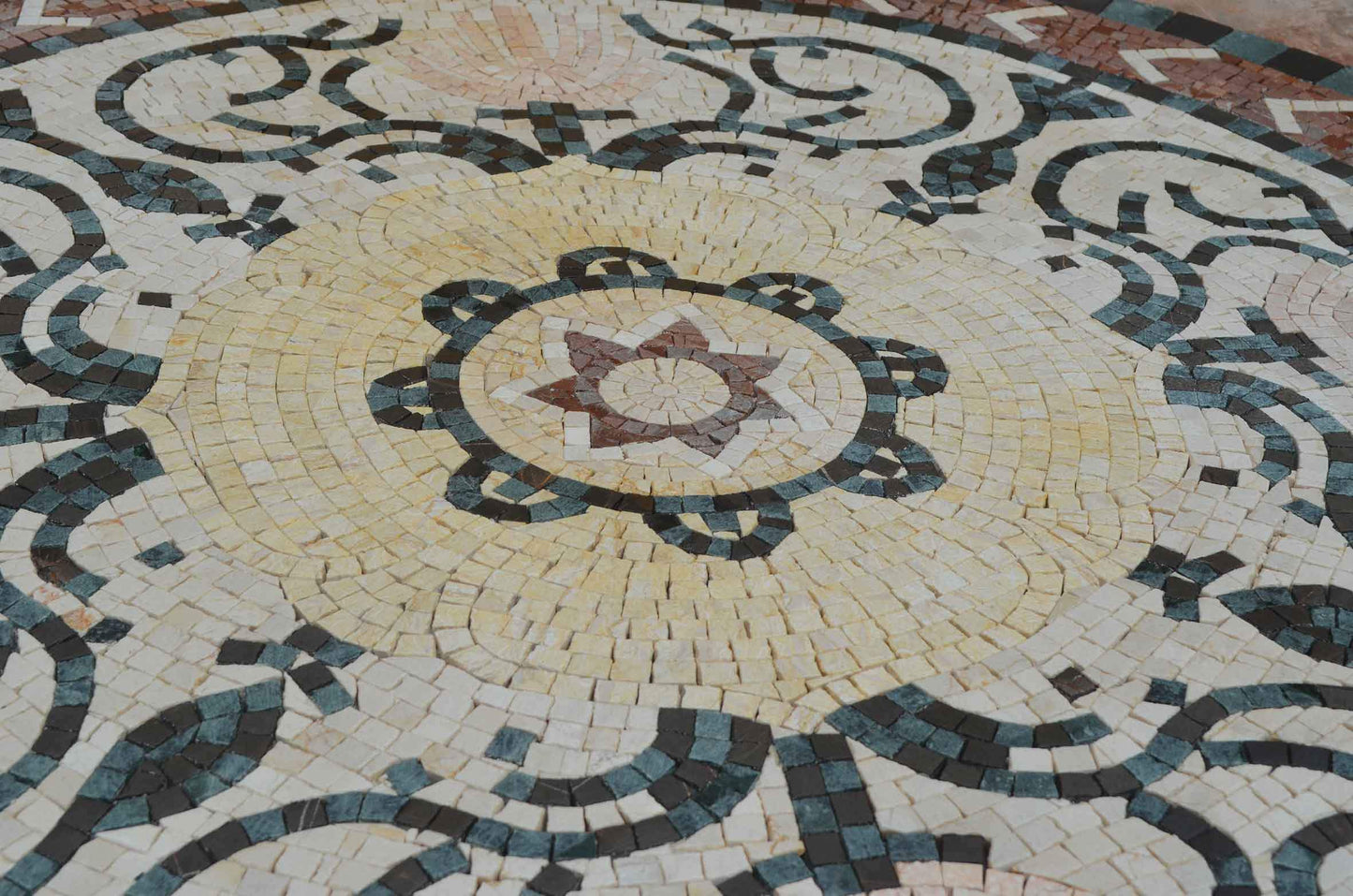 Fiona Medallion Mosaic