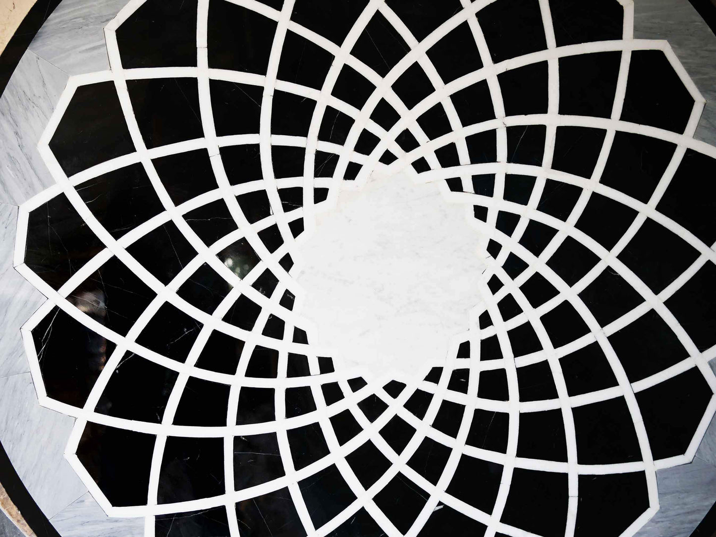 Luna - Waterjet Mosaic Rendure